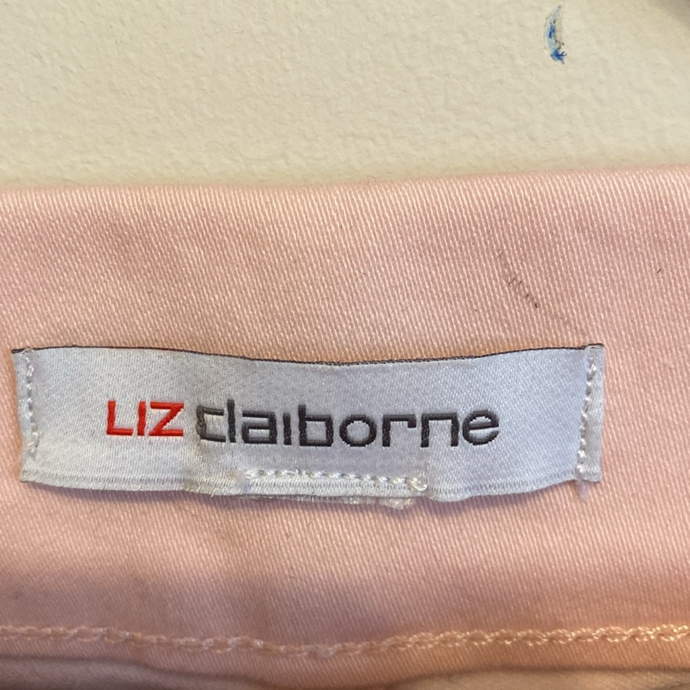 NWT LIZ CLAIBORNE Mid-Rise Pull-on Pink Shorts w/comfort stretch waistline Sz 12 - Picture 2 of 5